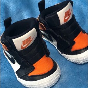 Jordan 1s crib booties